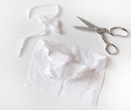Portside Travel Set lining pieces in white small-scale geometric print, trimmed seam allowance, and dressmaking scissors